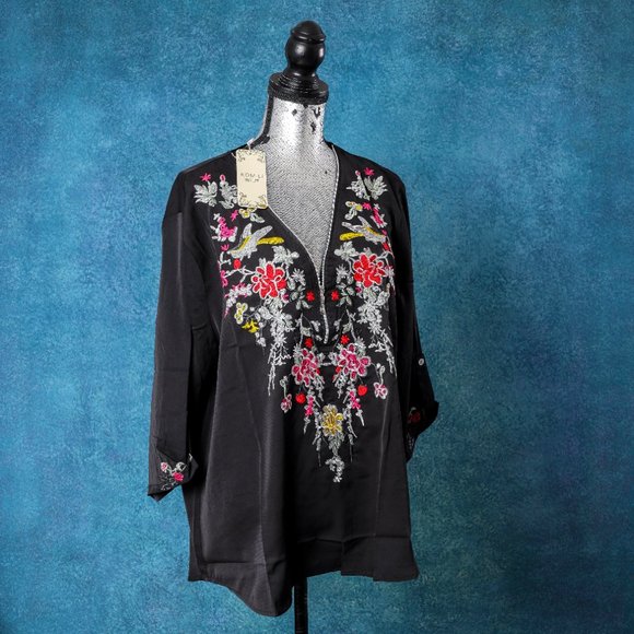 NWT KOMILI | Black Embroidered Tab-Sleeve V-Neck Swing Top - Large - Picture 4 of 9